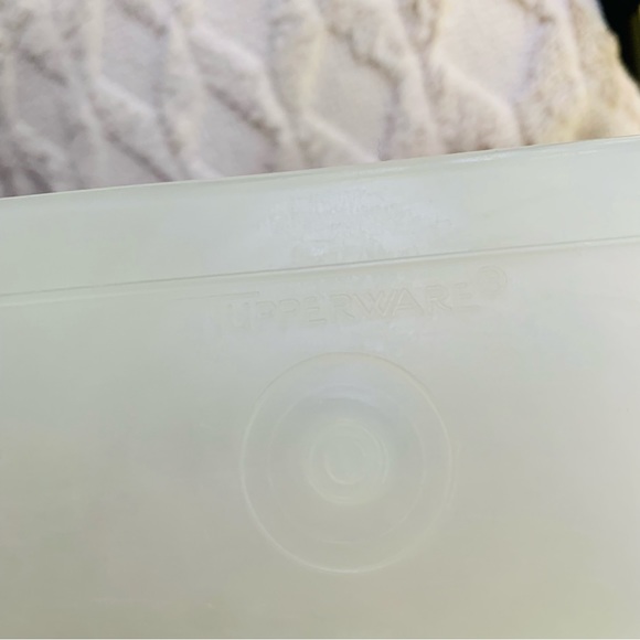 Vintage clear Tupperware Velvetta Cracker holder. Made in the USA - Picture 8 of 8